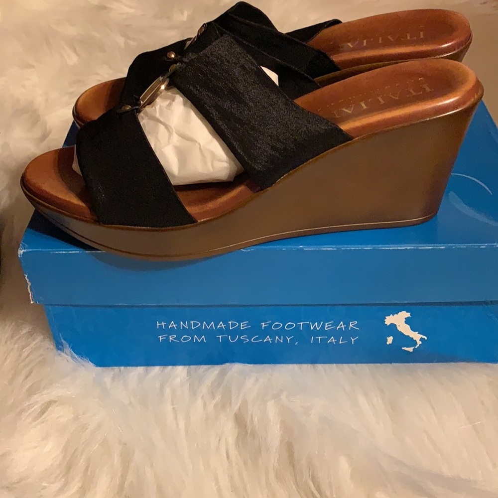 Italian Shoemakers. The Elly wedge in black. - Picture 3 of 5